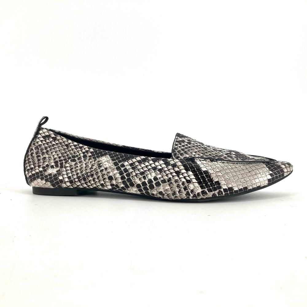 Lulu’s fake snakeskin flats (6.5)